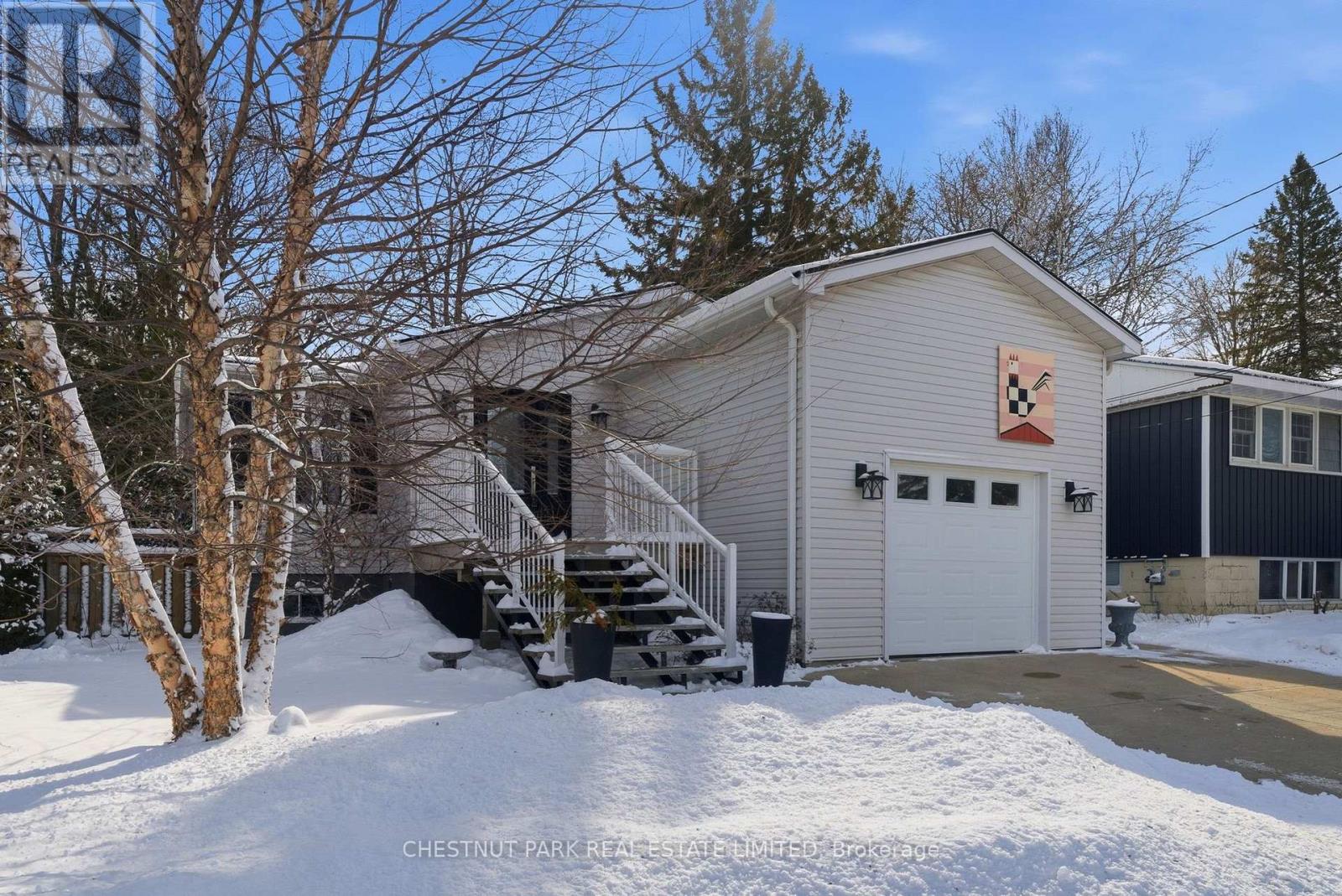 37 Ontario Street, Prince Edward County, Ontario  K0K 2T0 - Photo 2 - X12959256