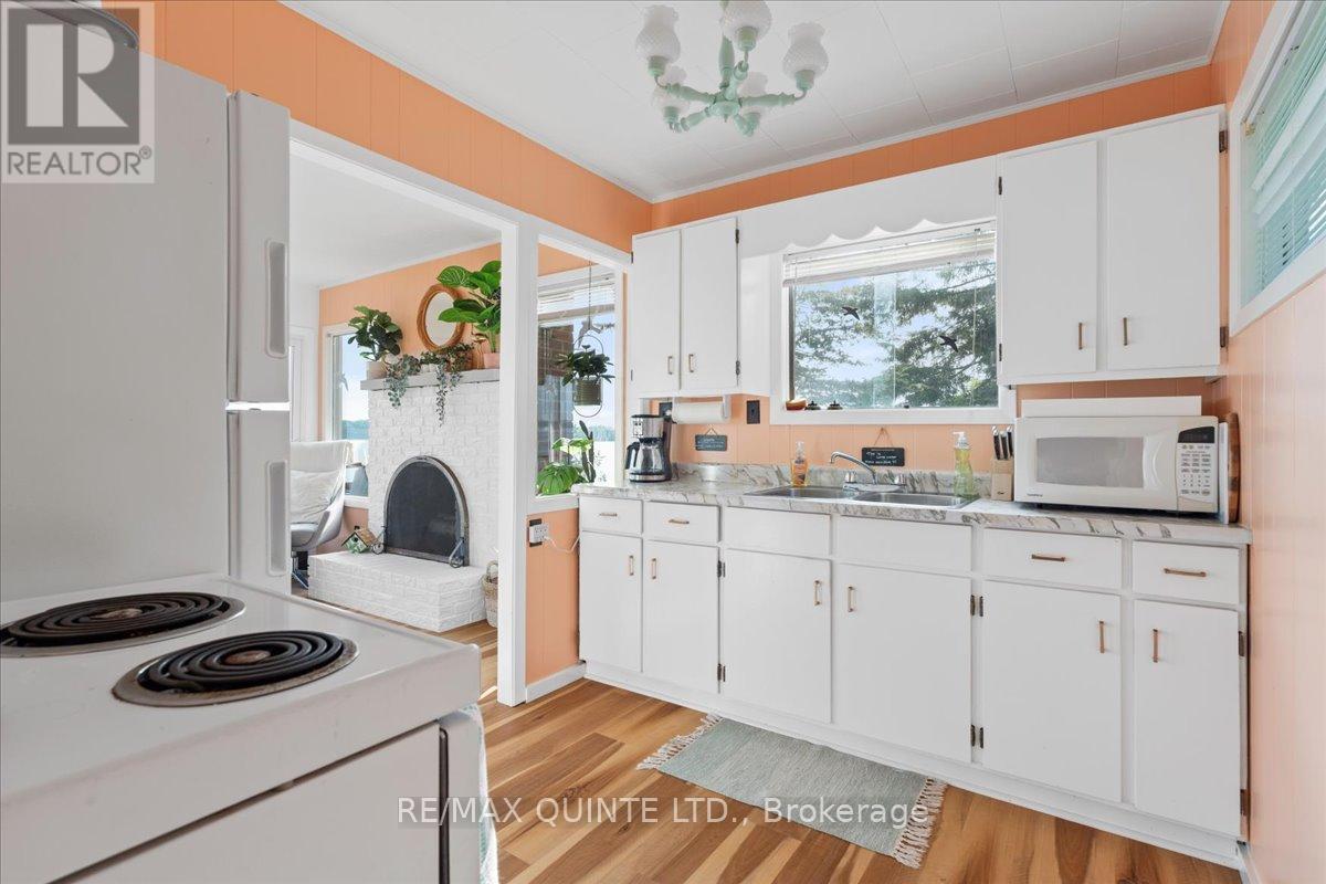 11364 Loyalist Parkway, Prince Edward County, Ontario  K0K 2T0 - Photo 11 - X12959292