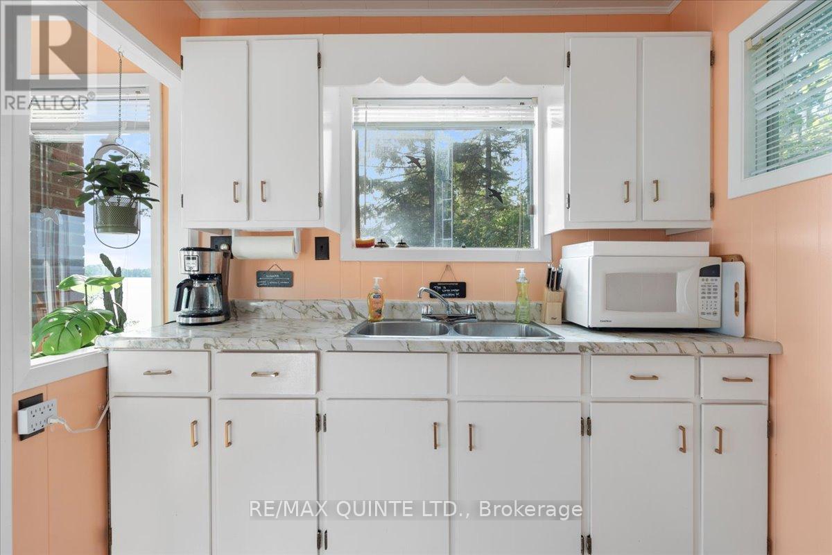 11364 Loyalist Parkway, Prince Edward County, Ontario  K0K 2T0 - Photo 12 - X12959292