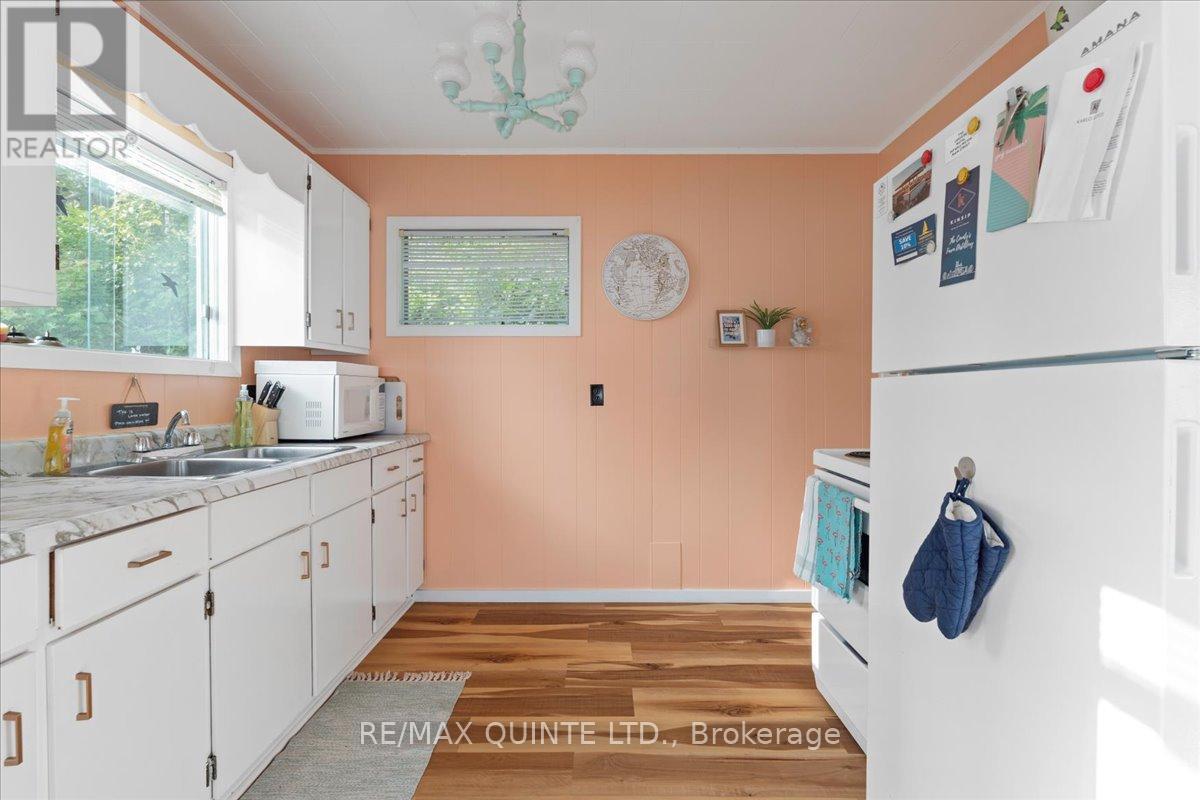 11364 Loyalist Parkway, Prince Edward County, Ontario  K0K 2T0 - Photo 9 - X12959292