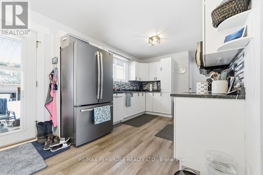 52 Laurentian Drive, Petawawa, Ontario  K8H 2M3 - Photo 20 - X12955448