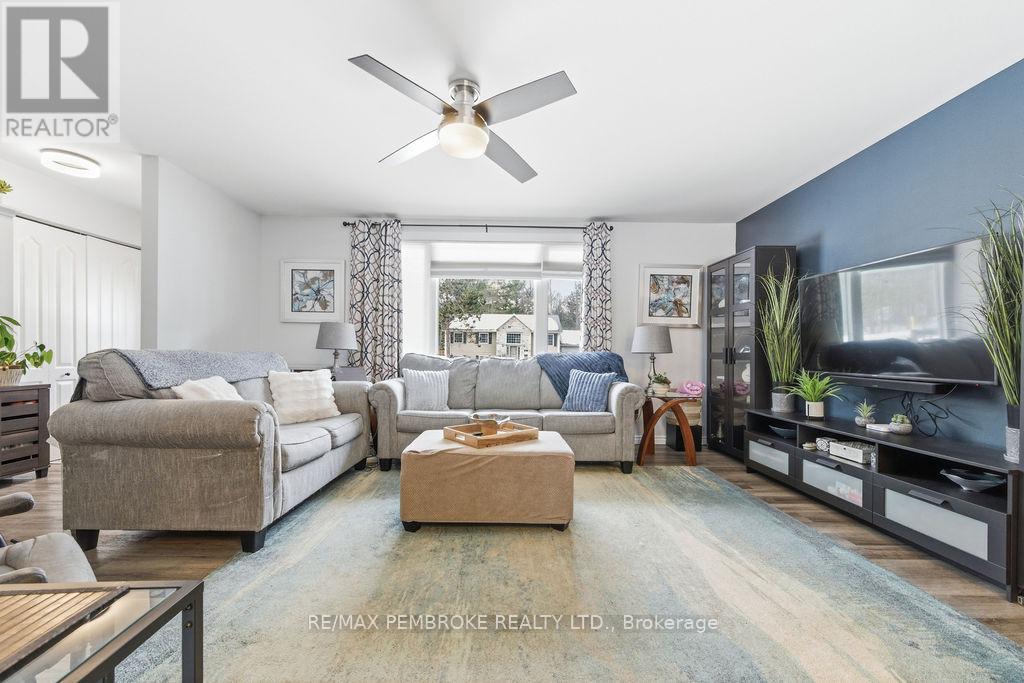 52 Laurentian Drive, Petawawa, Ontario  K8H 2M3 - Photo 10 - X12955448