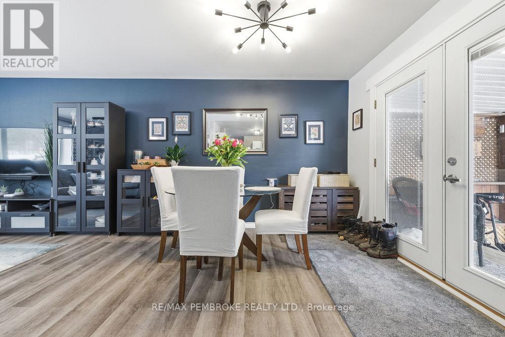 52 Laurentian Drive, Petawawa, Ontario  K8H 2M3 - Photo 15 - X12955448