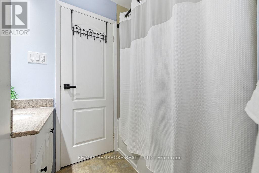 52 Laurentian Drive, Petawawa, Ontario  K8H 2M3 - Photo 25 - X12955448