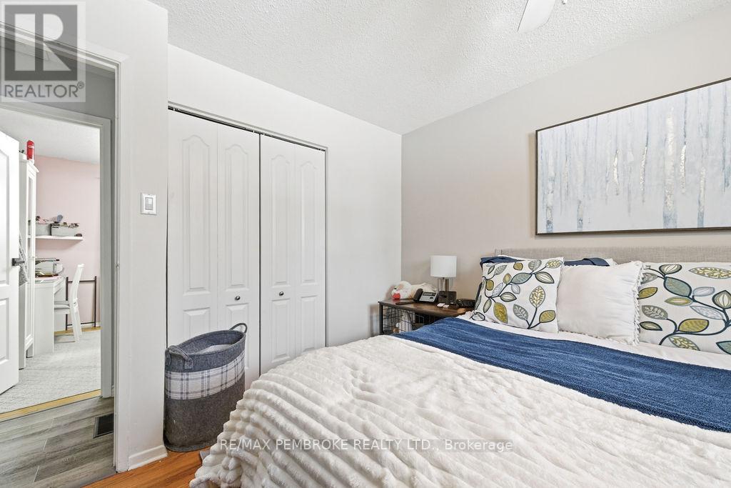 52 Laurentian Drive, Petawawa, Ontario  K8H 2M3 - Photo 26 - X12955448