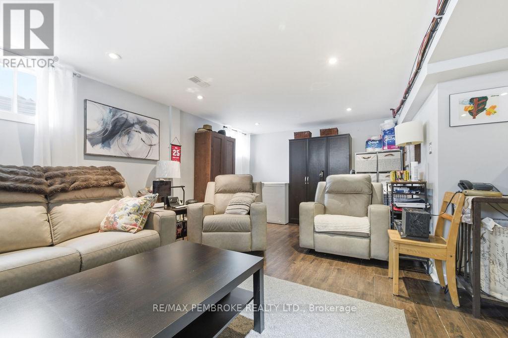 52 Laurentian Drive, Petawawa, Ontario  K8H 2M3 - Photo 34 - X12955448