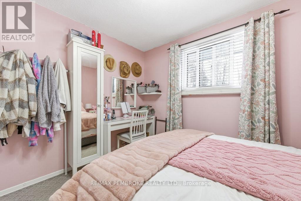 52 Laurentian Drive, Petawawa, Ontario  K8H 2M3 - Photo 29 - X12955448