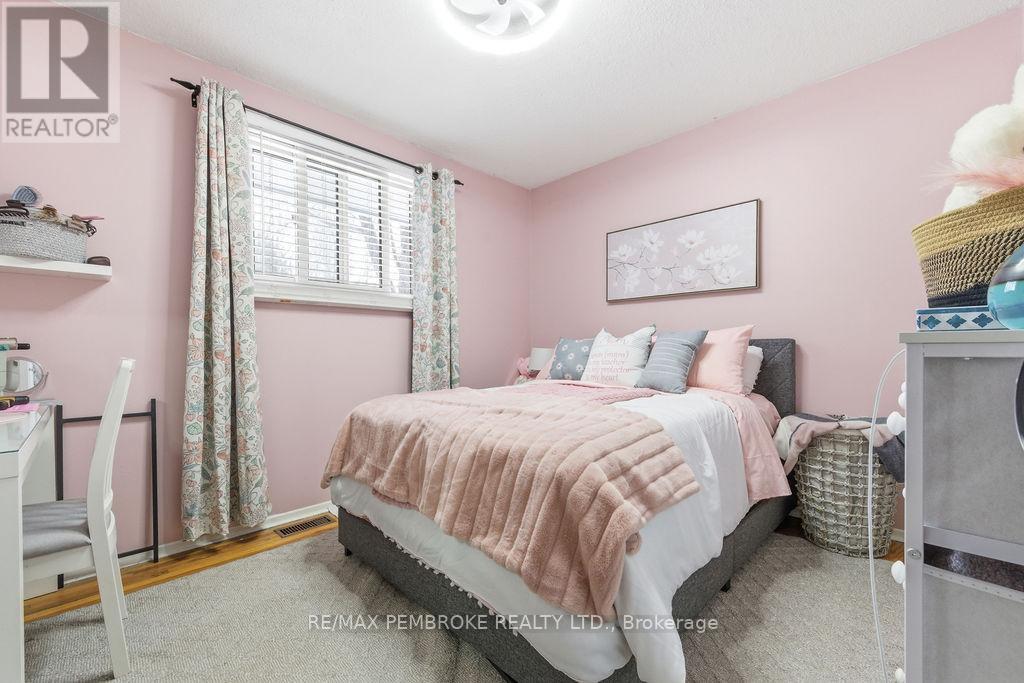 52 Laurentian Drive, Petawawa, Ontario  K8H 2M3 - Photo 28 - X12955448