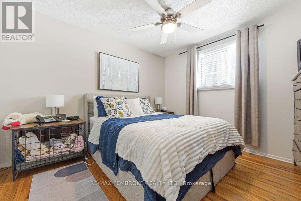 52 Laurentian Drive, Petawawa, Ontario  K8H 2M3 - Photo 27 - X12955448