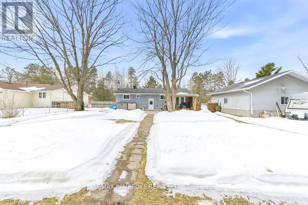 52 Laurentian Drive, Petawawa, Ontario  K8H 2M3 - Photo 45 - X12955448