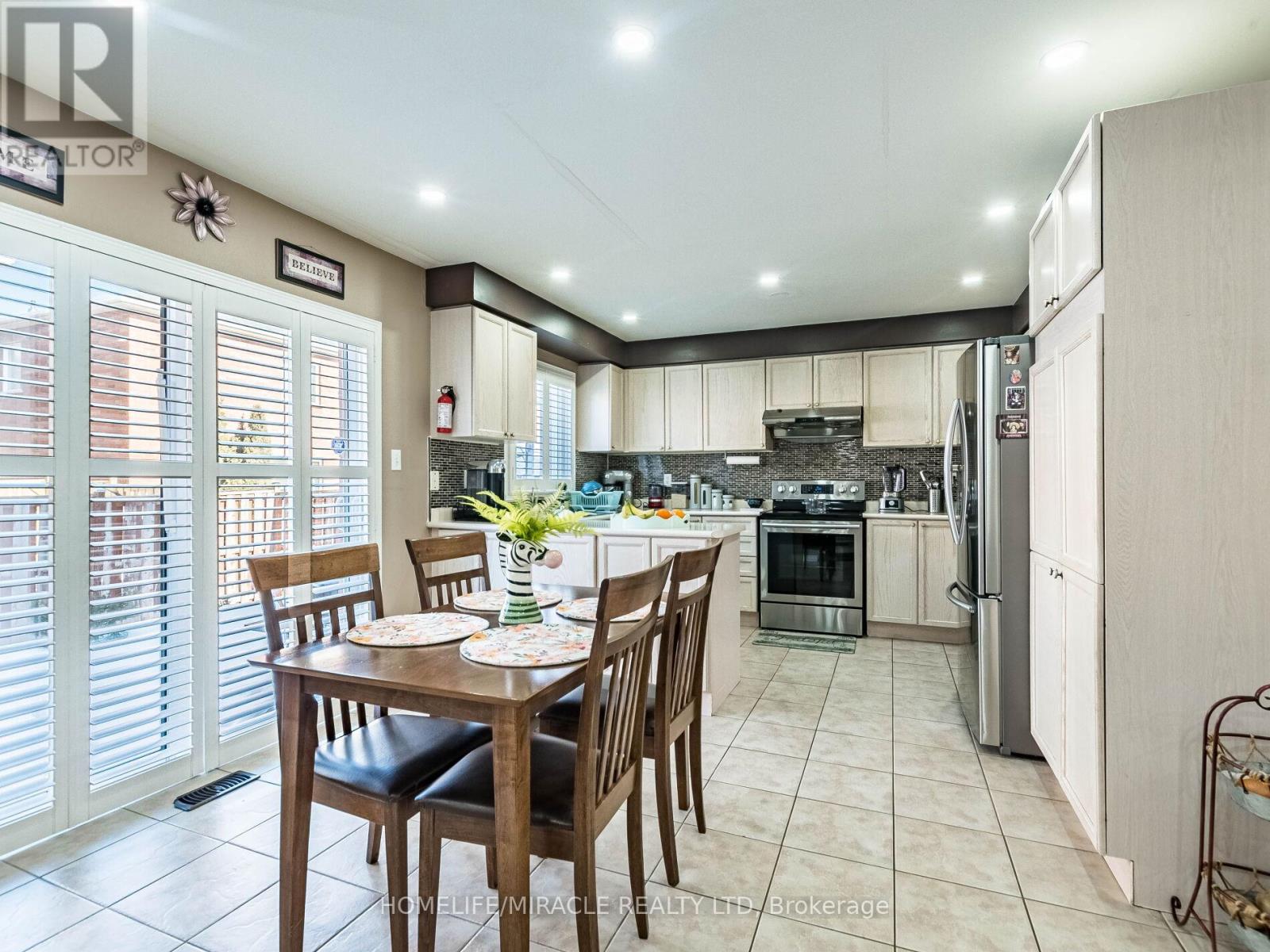 5 Sams Crescent, Brampton, Ontario  L7A 3T8 - Photo 11 - W12879334