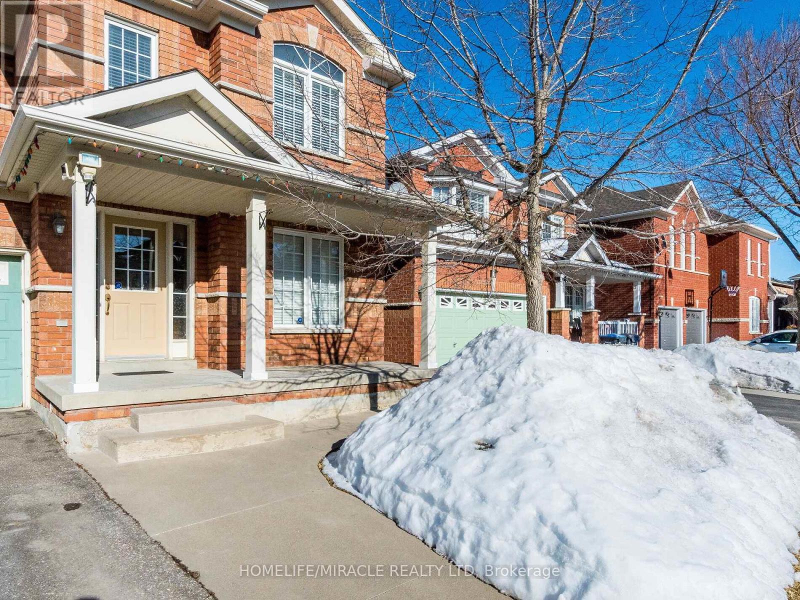 5 Sams Crescent, Brampton, Ontario  L7A 3T8 - Photo 2 - W12879334