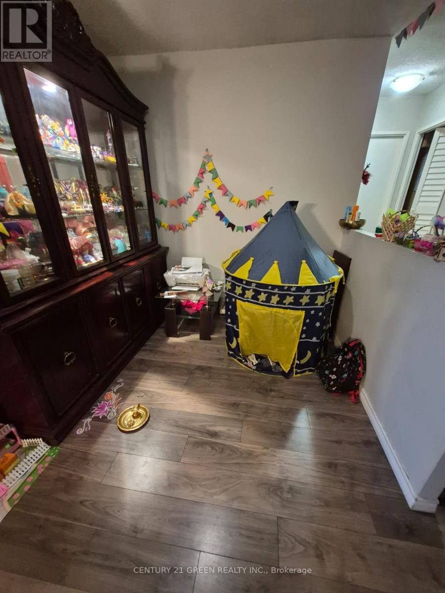 413 - 145 Hillcrest Avenue, Mississauga, Ontario  L5B 3Z1 - Photo 16 - W12942356