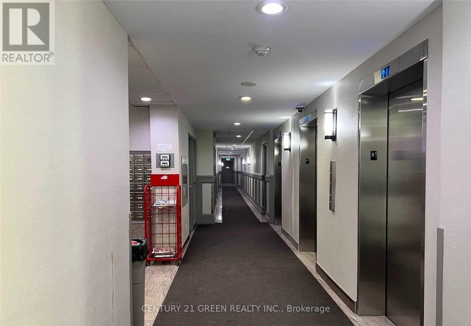 413 - 145 Hillcrest Avenue, Mississauga, Ontario  L5B 3Z1 - Photo 3 - W12942356