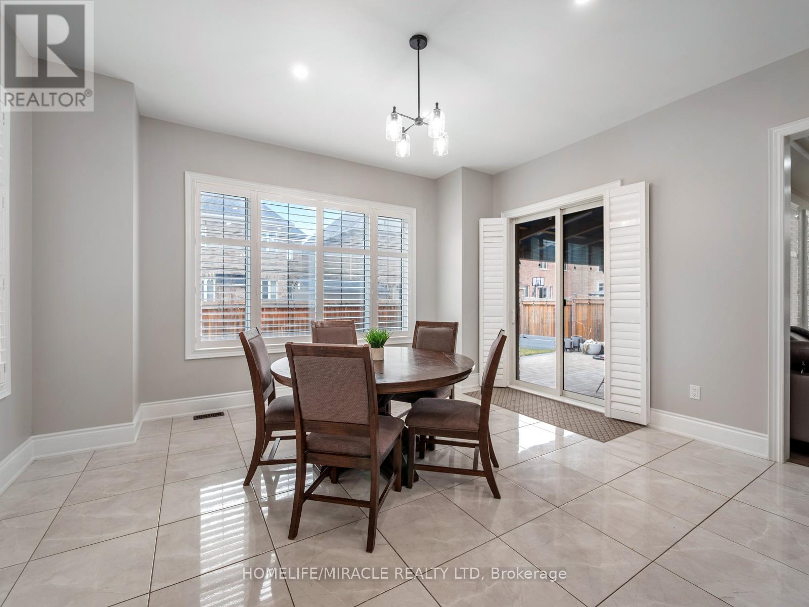 10 Erintown Crescent, Brampton, Ontario  L6P 4H2 - Photo 17 - W12952818