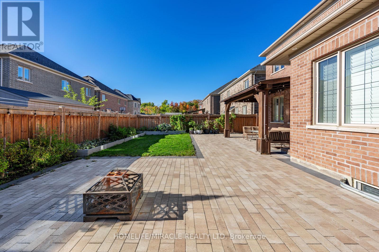 10 Erintown Crescent, Brampton, Ontario  L6P 4H2 - Photo 43 - W12952818