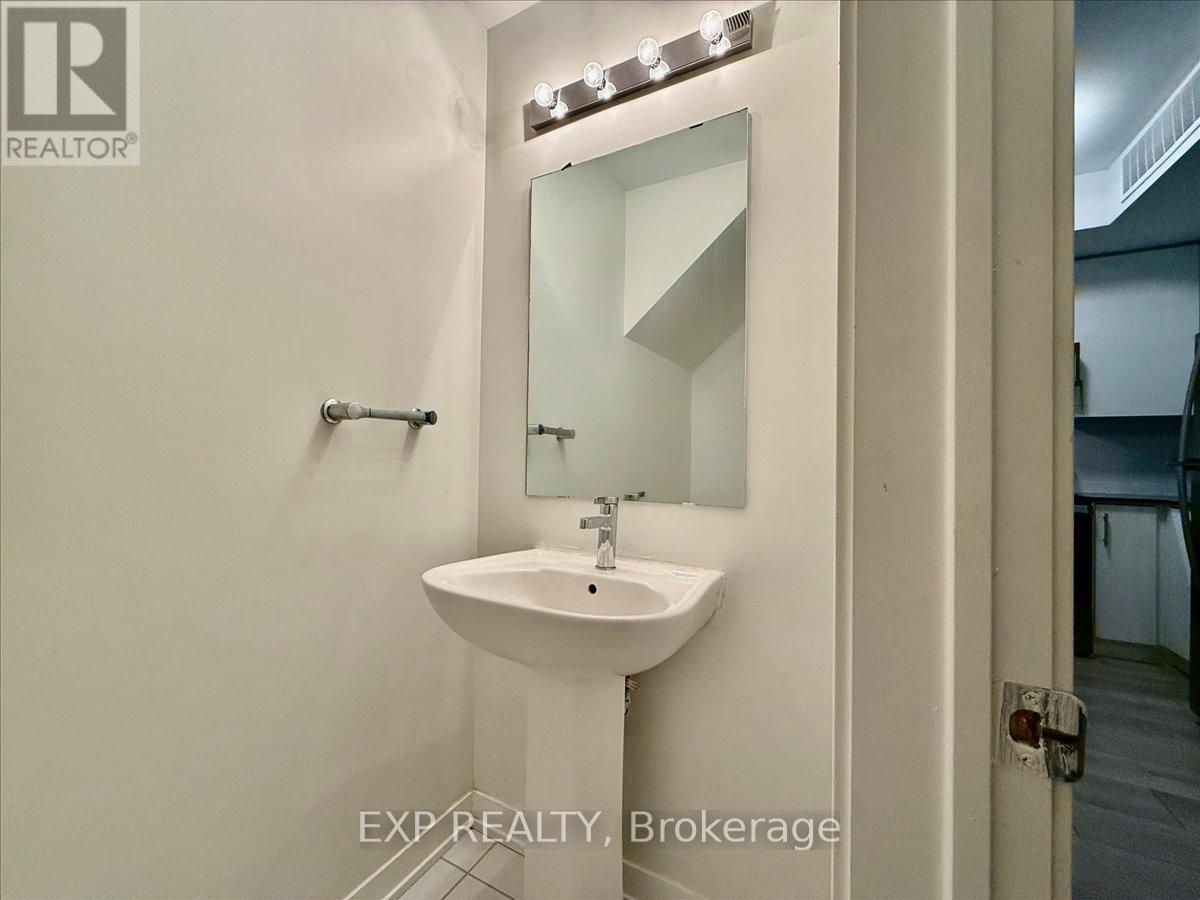 22 - 3405 Ridgeway Drive, Mississauga, Ontario  L5L 5T3 - Photo 11 - W12955152