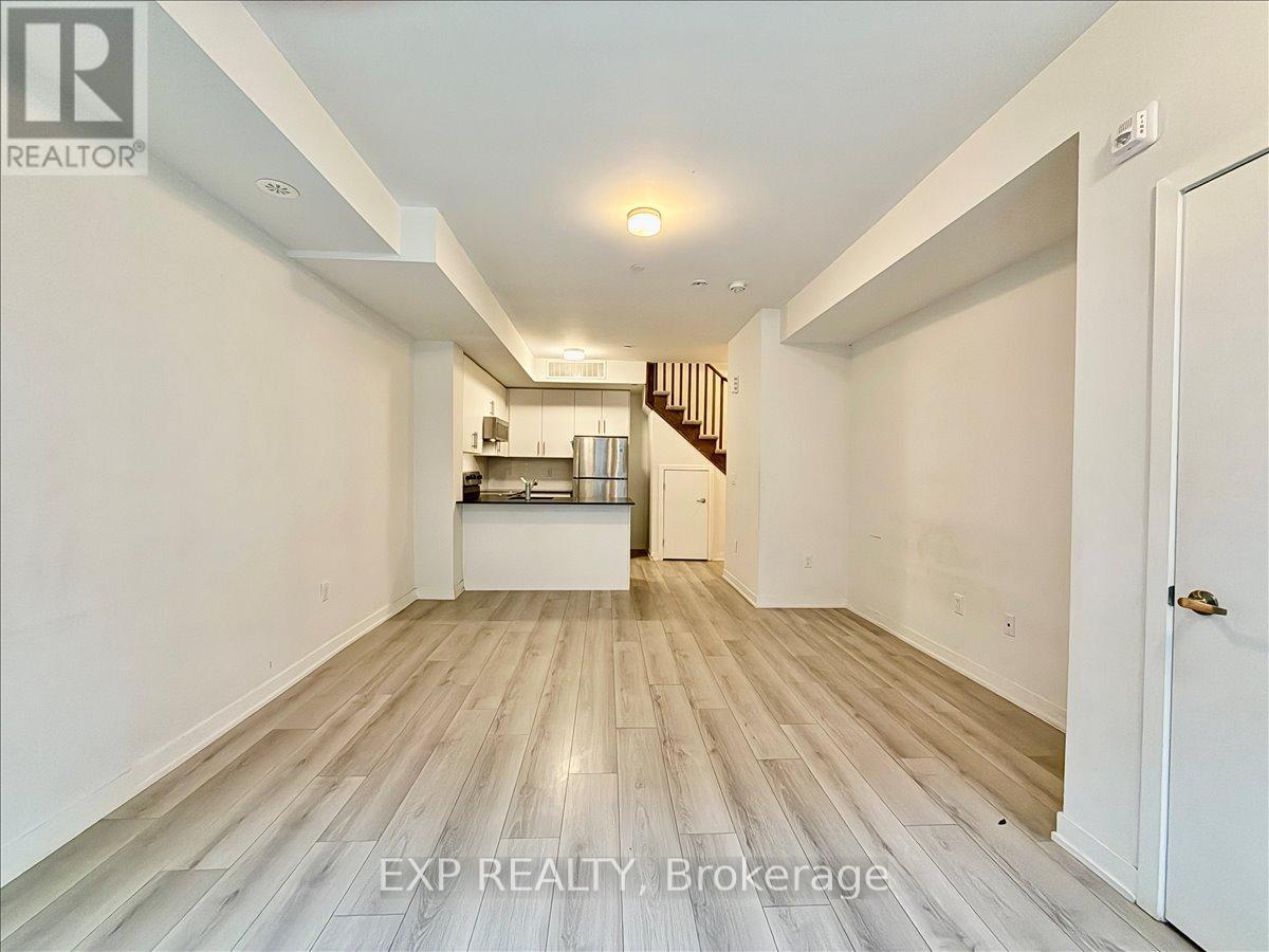 22 - 3405 Ridgeway Drive, Mississauga, Ontario  L5L 5T3 - Photo 4 - W12955152