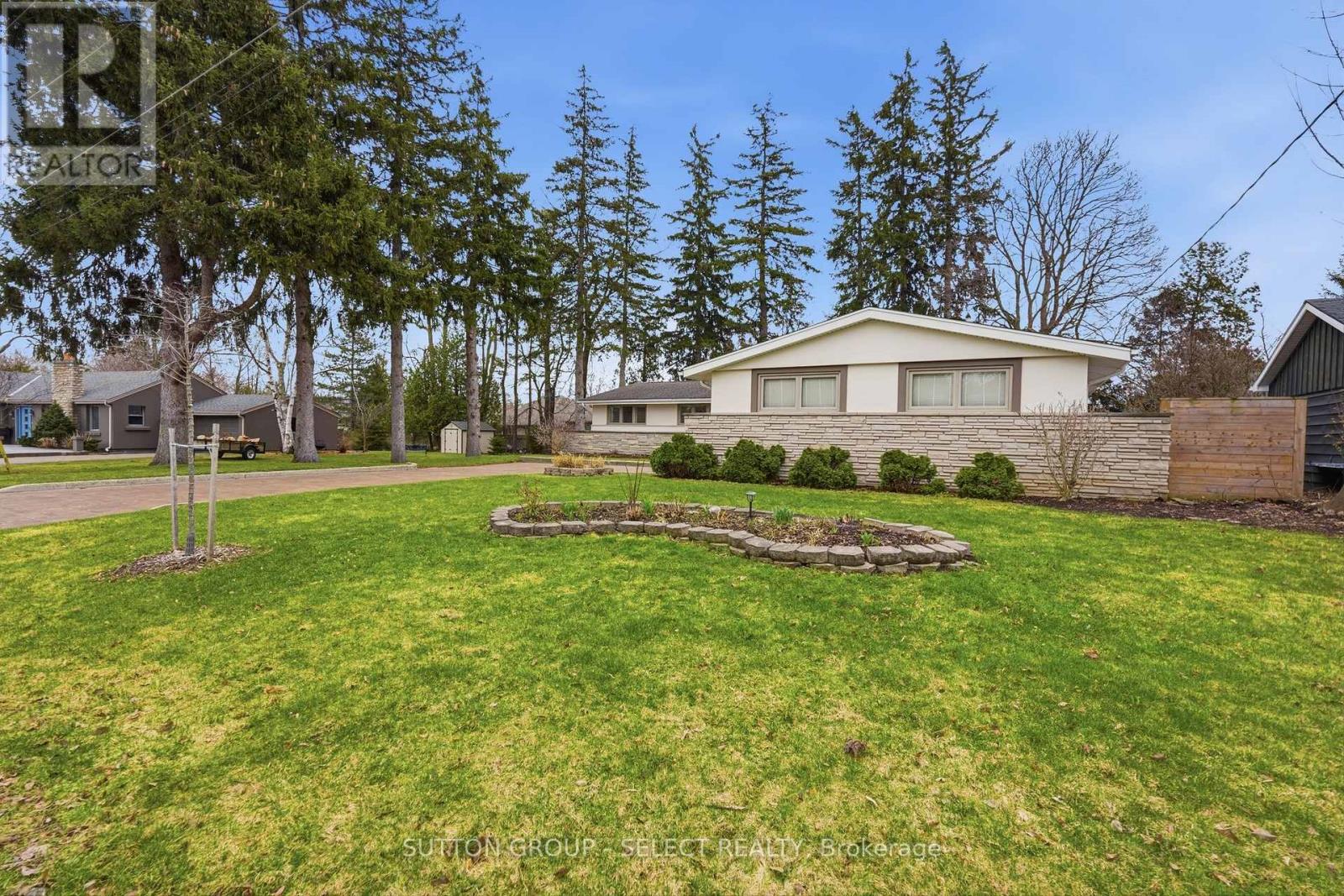 9 Northcrest Drive, London North, Ontario  N5X 3V7 - Photo 2 - X12959254