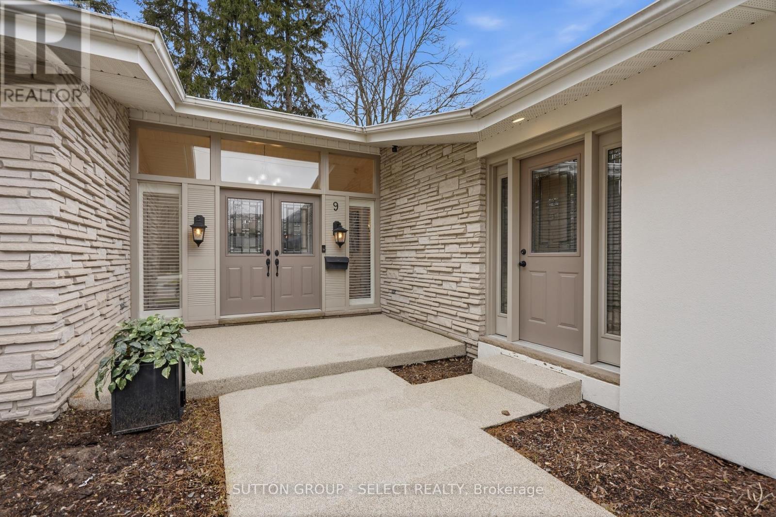 9 Northcrest Drive, London North, Ontario  N5X 3V7 - Photo 3 - X12959254