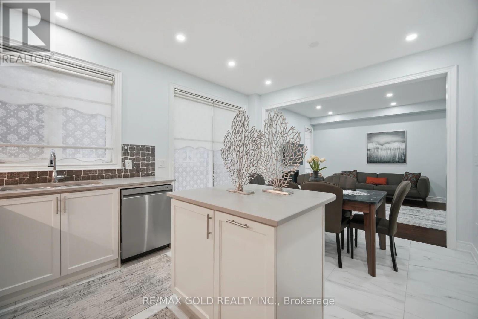 11 Sinatra Street, Brampton, Ontario  L6R 4B3 - Photo 13 - W12955394