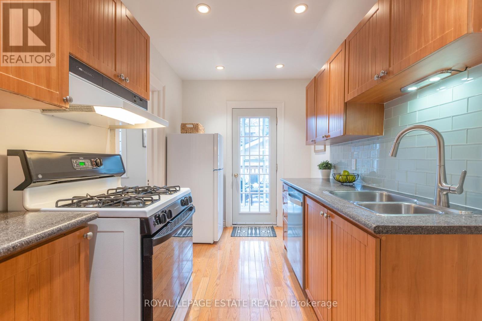 358 Victoria Park Avenue, Toronto, Ontario  M4E 3S8 - Photo 11 - E12959274