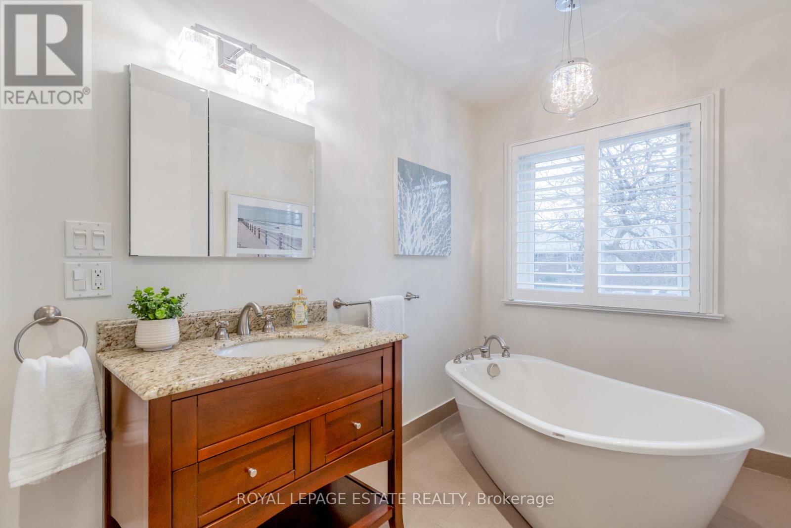 358 Victoria Park Avenue, Toronto, Ontario  M4E 3S8 - Photo 24 - E12959274