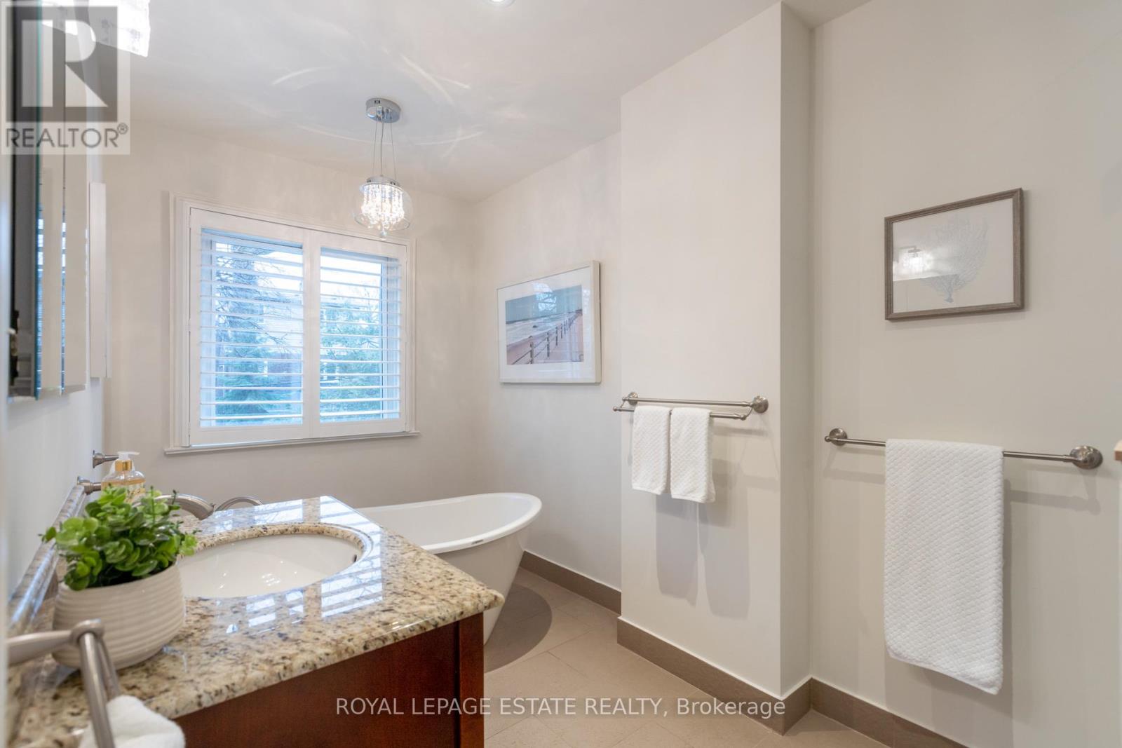 358 Victoria Park Avenue, Toronto, Ontario  M4E 3S8 - Photo 25 - E12959274