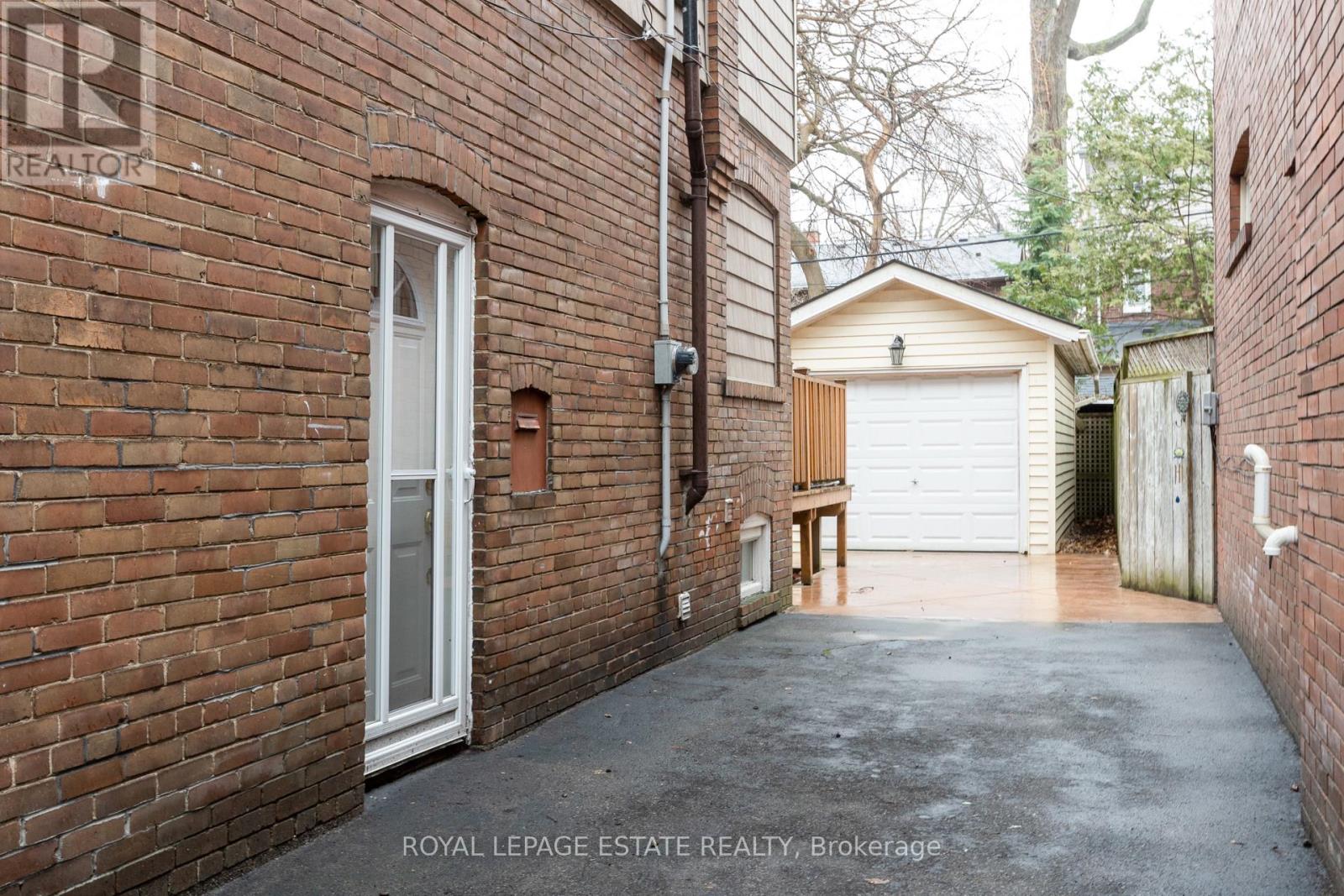 358 Victoria Park Avenue, Toronto, Ontario  M4E 3S8 - Photo 35 - E12959274