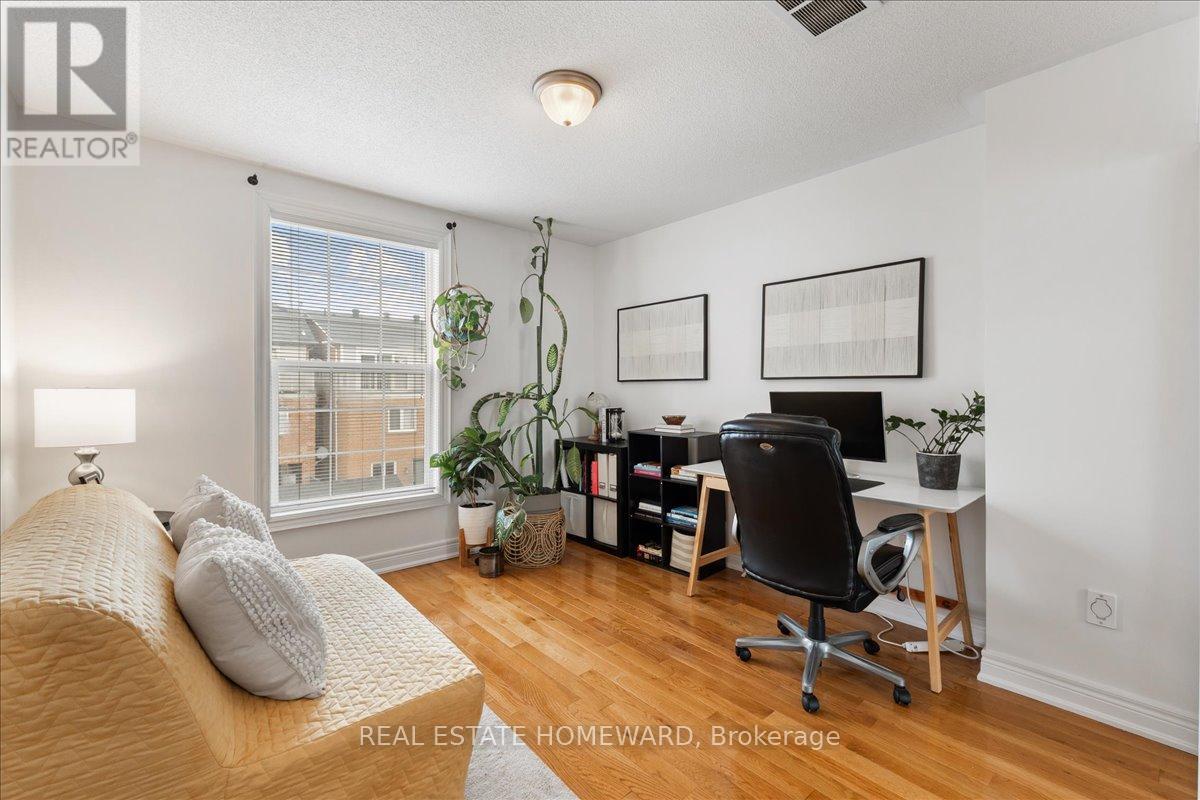 14 Fairhead Mews, Toronto, Ontario  M4E 3Y4 - Photo 19 - E12959282