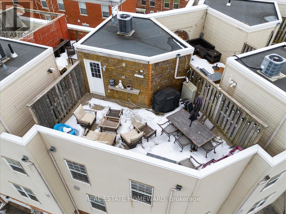 14 Fairhead Mews, Toronto, Ontario  M4E 3Y4 - Photo 33 - E12959282