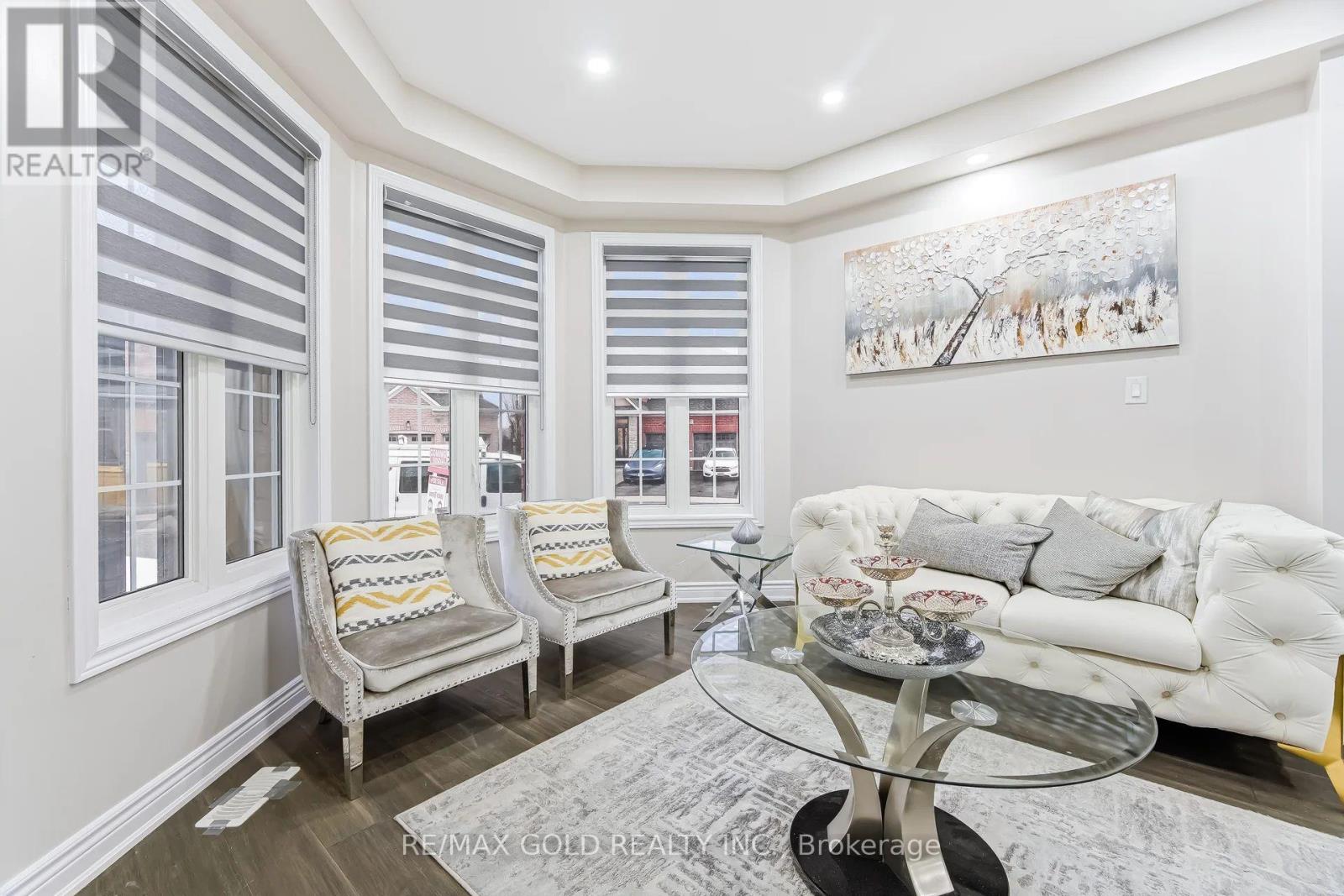 29 Laurentide Crescent, Brampton, Ontario  L6P 1Y3 - Photo 3 - W12955470