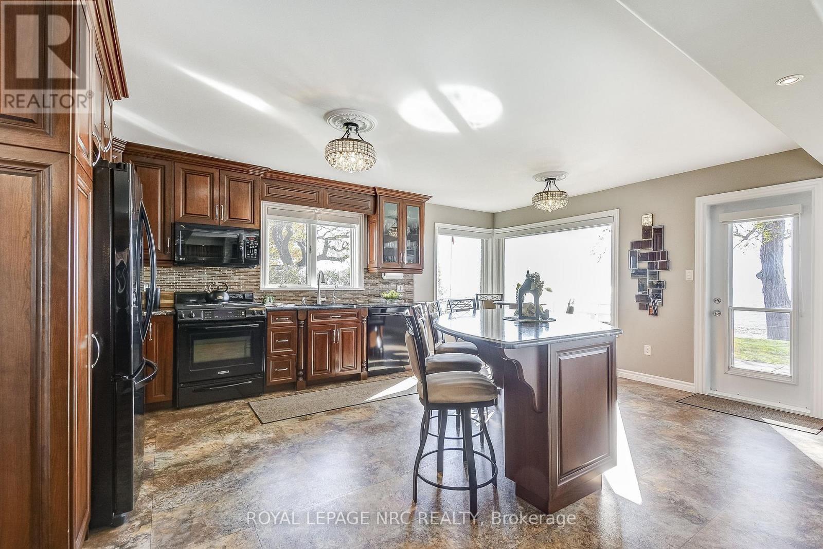 10781 Lakeshore Road W, Wainfleet, Ontario  L3K 5V4 - Photo 9 - X12494986