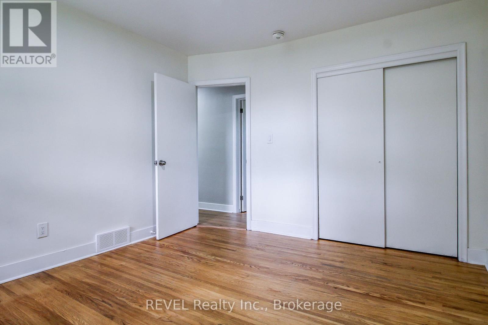 3 Whiteoak Drive, St. Catharines, Ontario  L2M 3B3 - Photo 11 - X12800750