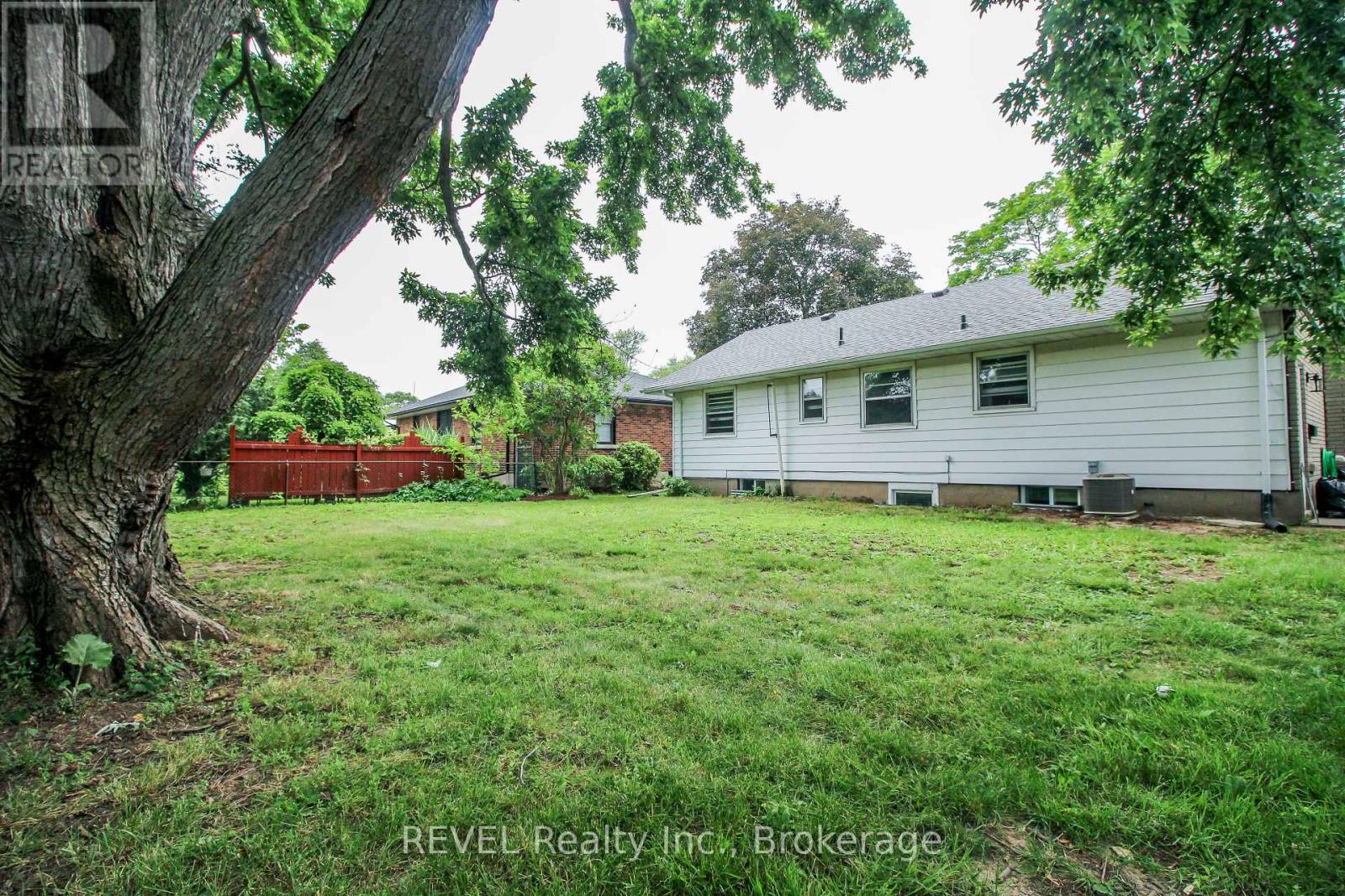 3 Whiteoak Drive, St. Catharines, Ontario  L2M 3B3 - Photo 3 - X12800750