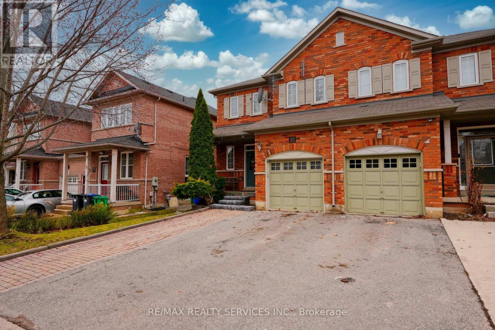 32 Ashdale Road, Brampton, Ontario  L6Y 5M7 - Photo 2 - W12955484