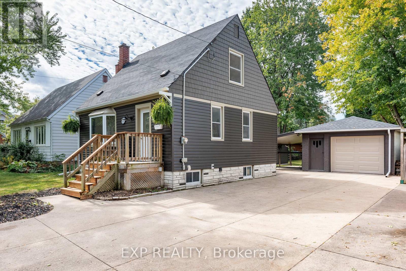 3047 Saint Patrick Avenue, Niagara Falls, Ontario  L2J 2M7 - Photo 2 - X12857984