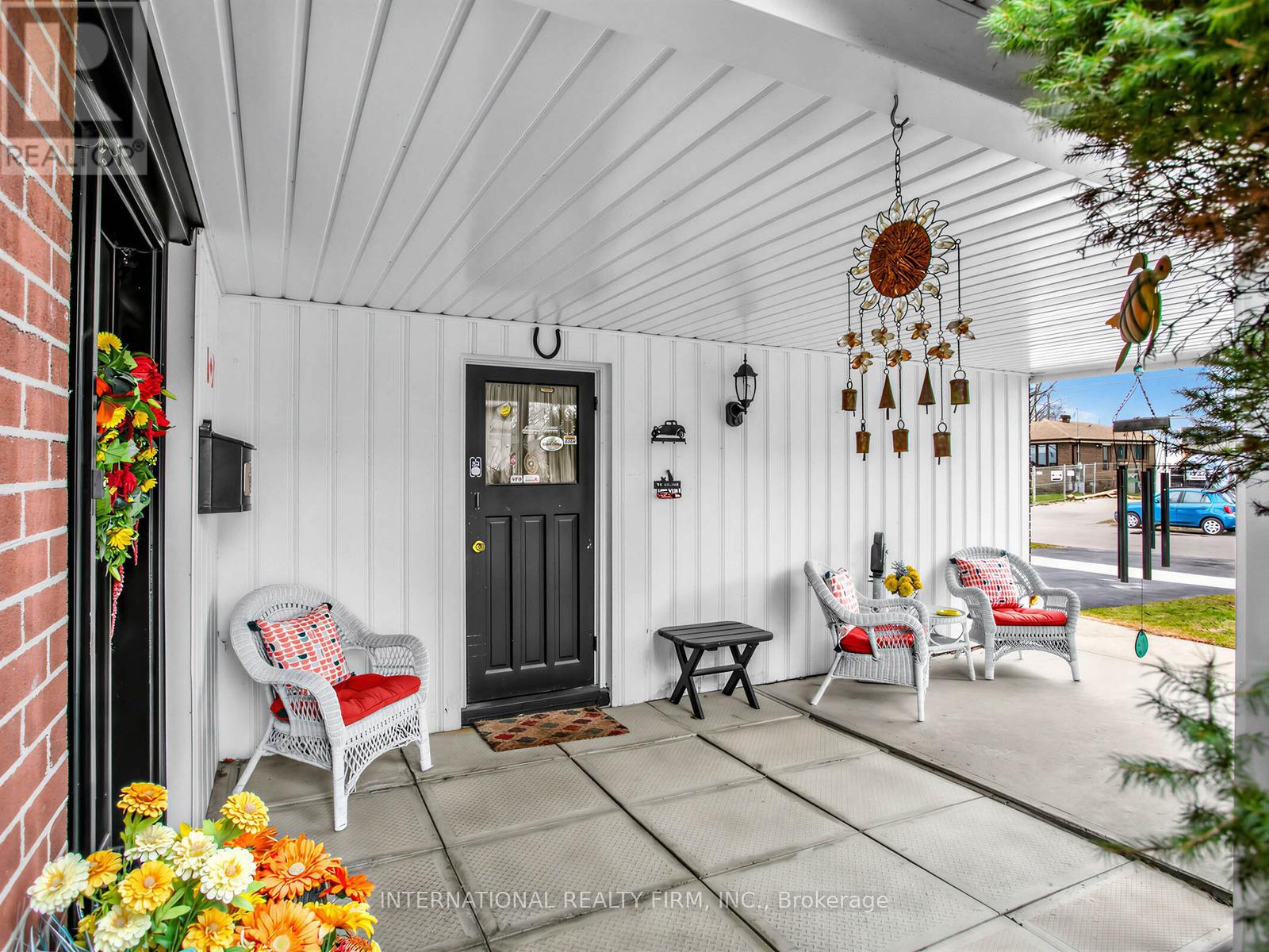 5 Castlebar Road, Toronto, Ontario  M8Z 2J4 - Photo 2 - W12955504