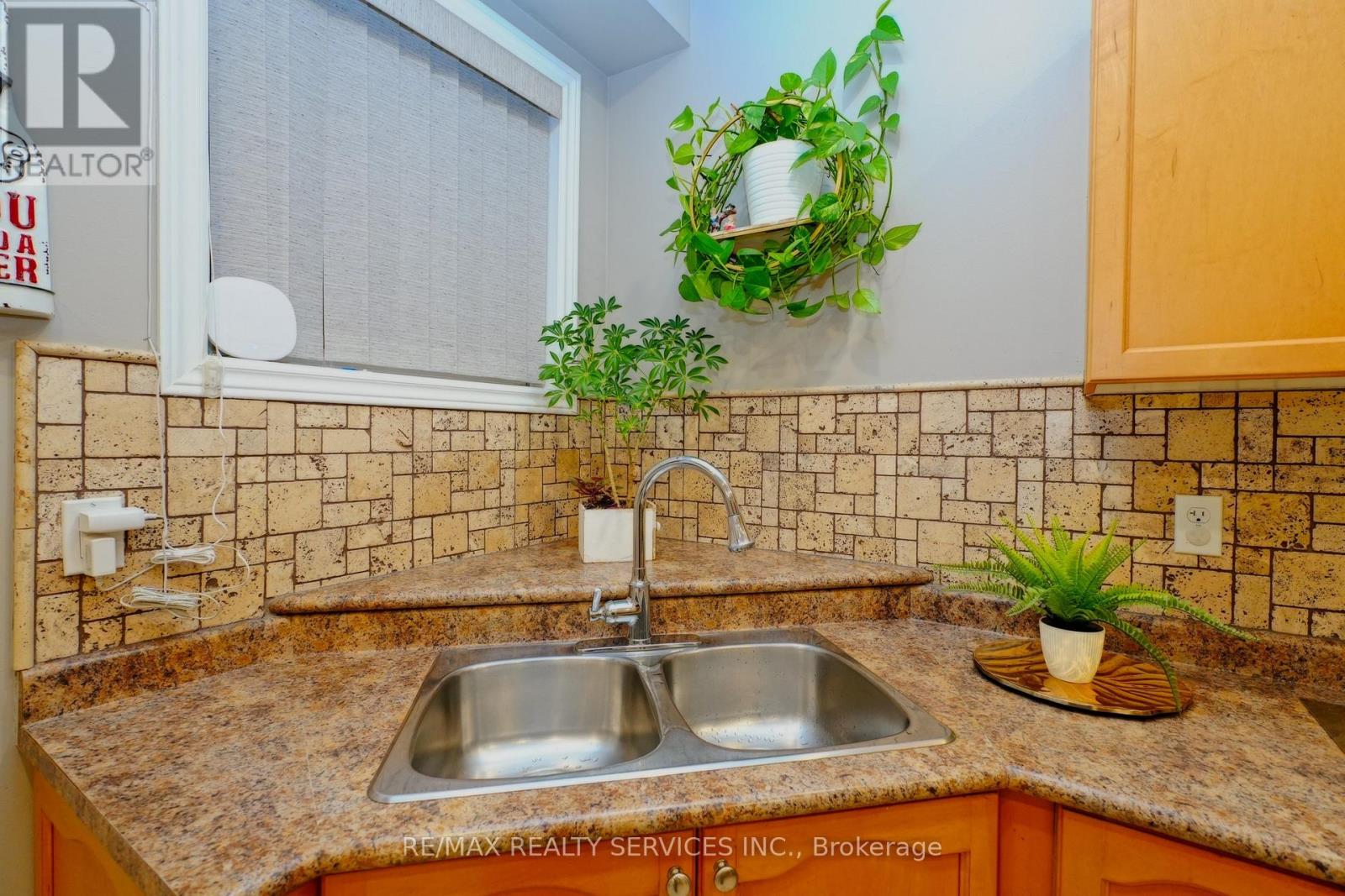 32 Ashdale Road, Brampton, Ontario  L6Y 5M7 - Photo 17 - W12955484