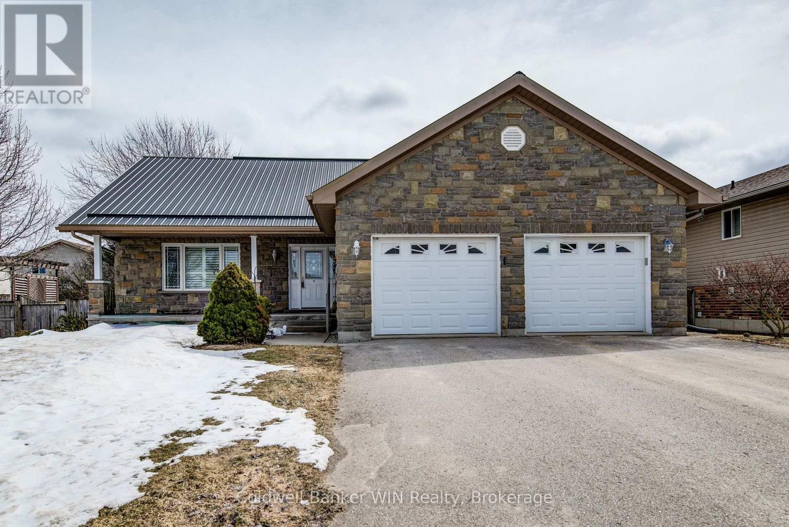 190 Sarah Road, Wellington North, Ontario  N0G 2L2 - Photo 2 - X12924022