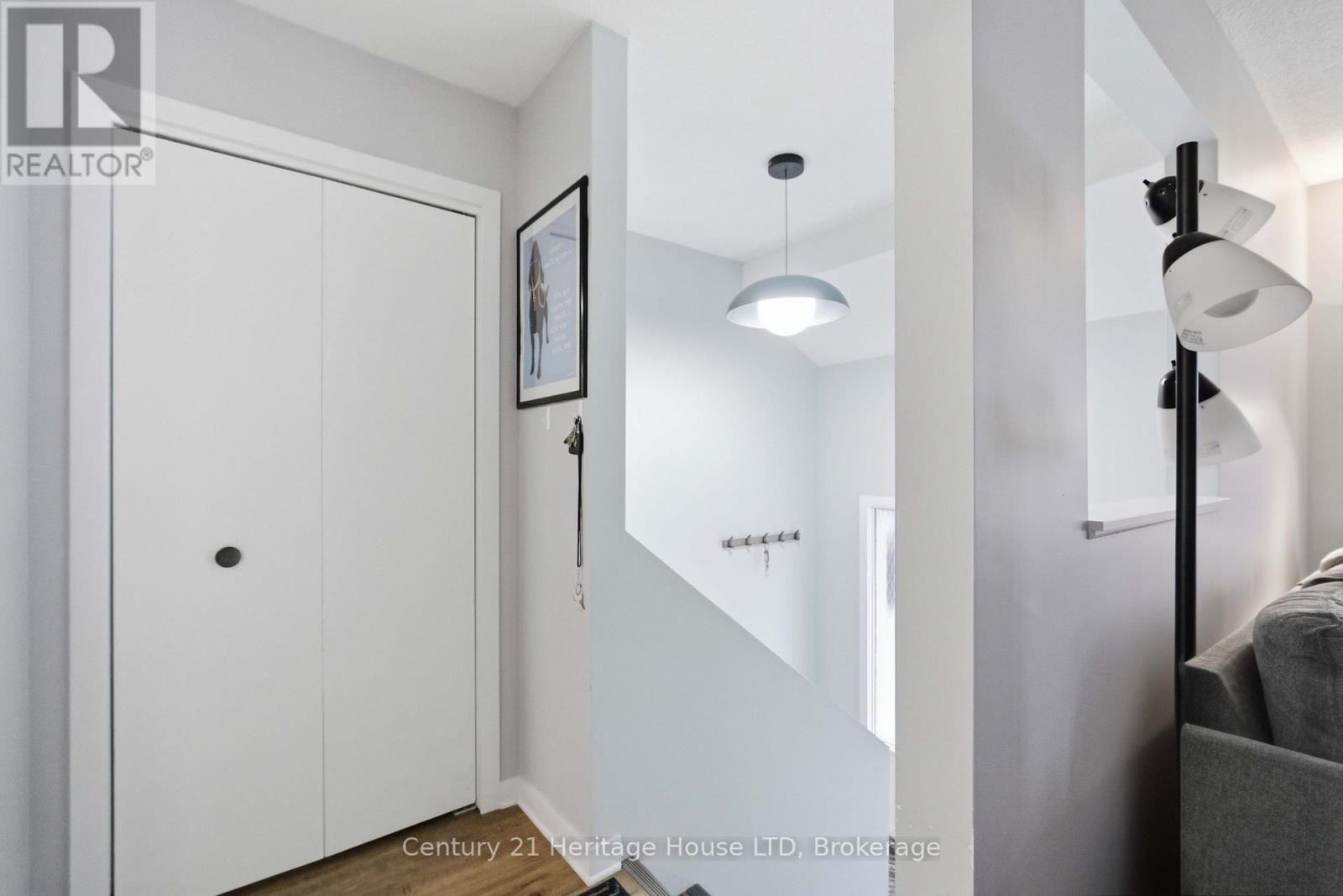 21 Justina Court, Welland, Ontario  L3C 7E4 - Photo 3 - X12955560