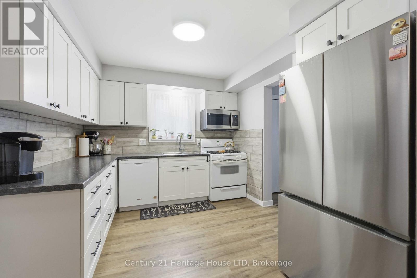 21 Justina Court, Welland, Ontario  L3C 7E4 - Photo 9 - X12955560