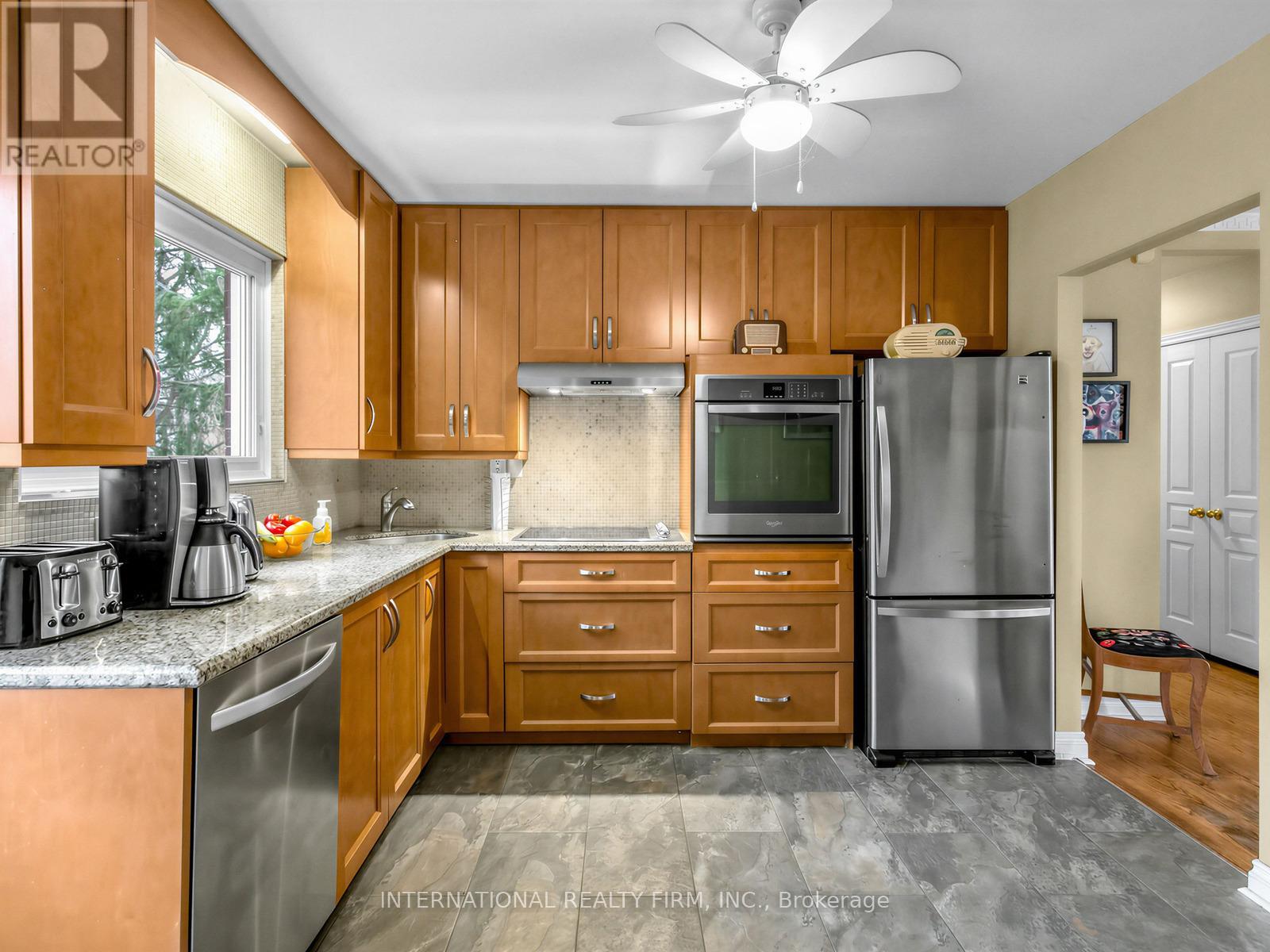 5 Castlebar Road, Toronto, Ontario  M8Z 2J4 - Photo 11 - W12955504