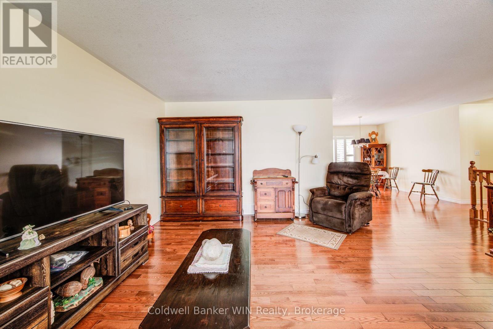 190 Sarah Road, Wellington North, Ontario  N0G 2L2 - Photo 11 - X12924022