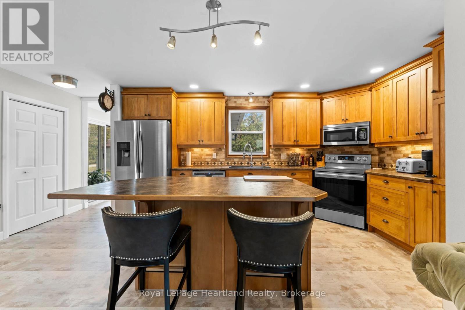 23 Park Road, Goderich, Ontario  N7A 3X8 - Photo 9 - X12946596