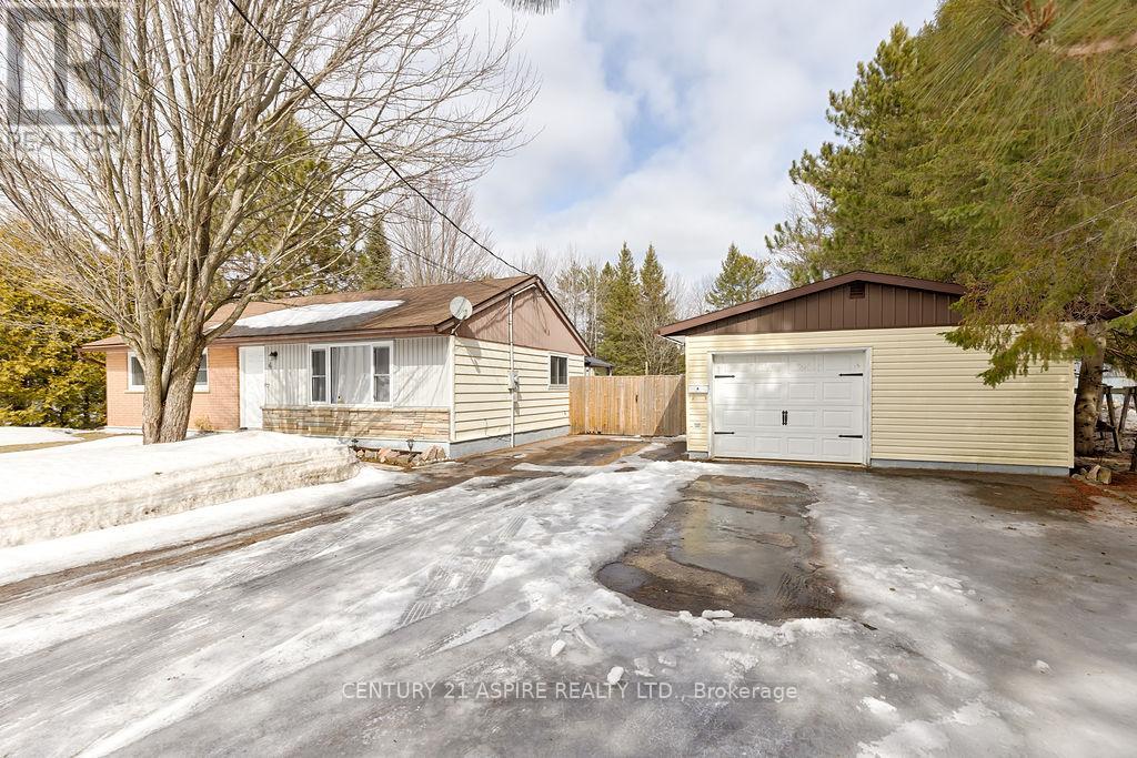 4 Charles Street, Petawawa, Ontario  K8H 2K2 - Photo 2 - X12959270