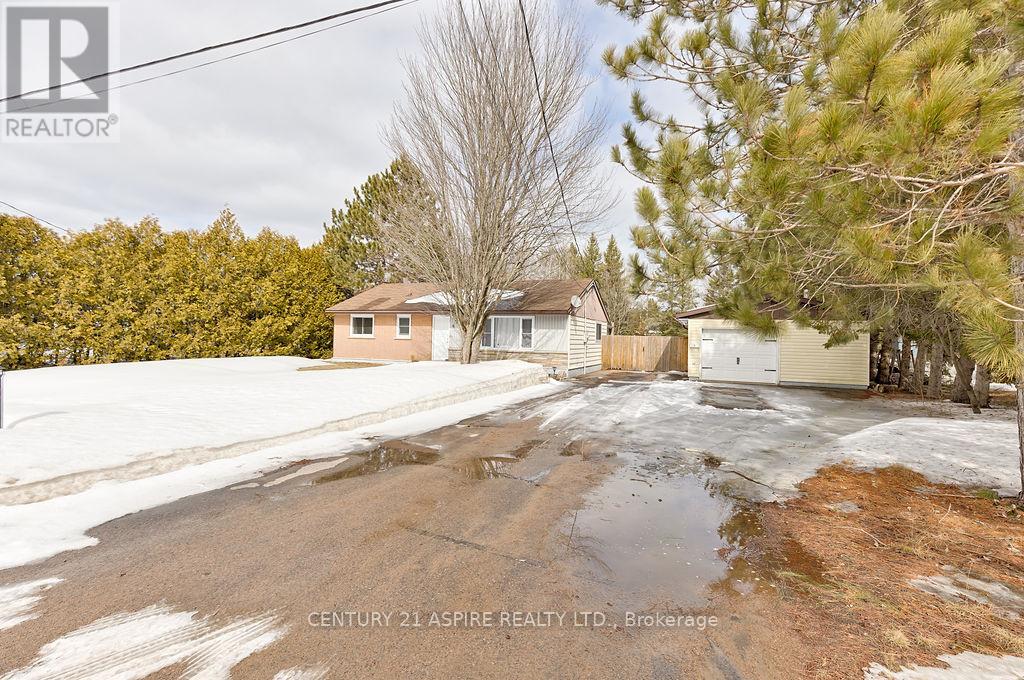 4 Charles Street, Petawawa, Ontario  K8H 2K2 - Photo 3 - X12959270