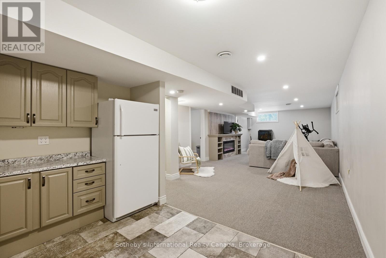 1099 Davis Drive, Gravenhurst, Ontario  P0E 1N0 - Photo 33 - X12955436