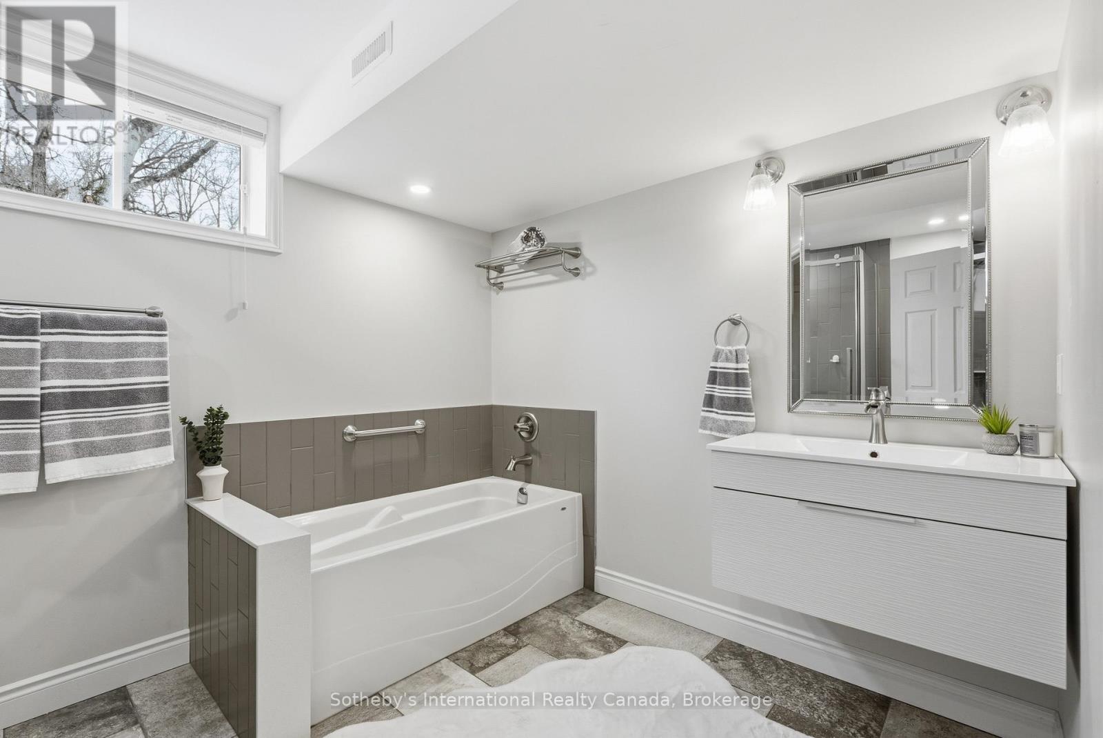 1099 Davis Drive, Gravenhurst, Ontario  P0E 1N0 - Photo 30 - X12955436