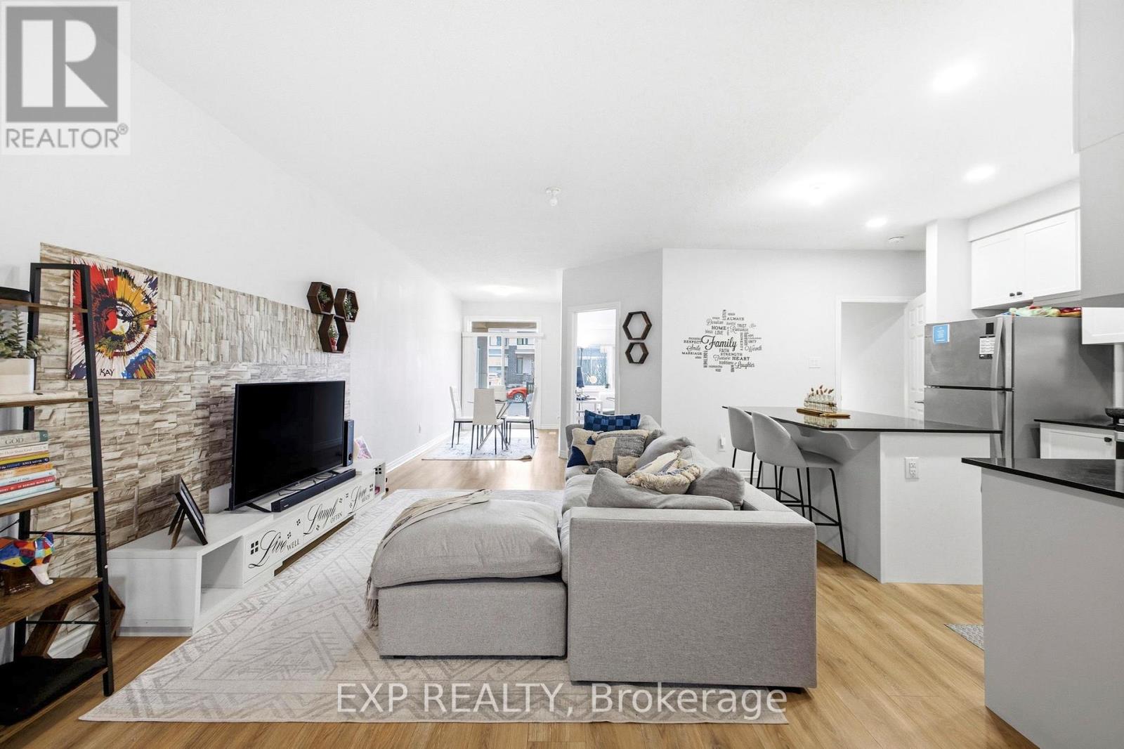 106 Lapland Private, Ottawa, Ontario  K2S 1B6 - Photo 8 - X12959252